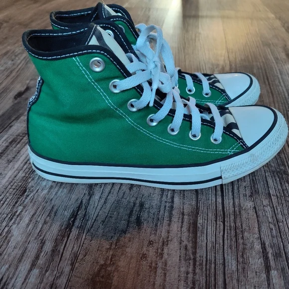 LIKE NEW Chuck Taylor Converse All stars Women size 8 men size 6 - Picture 3 of 16